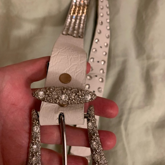 Like new white with Crystal stones size Large Buckle cowgirl like style belt. - Picture 1 of 4